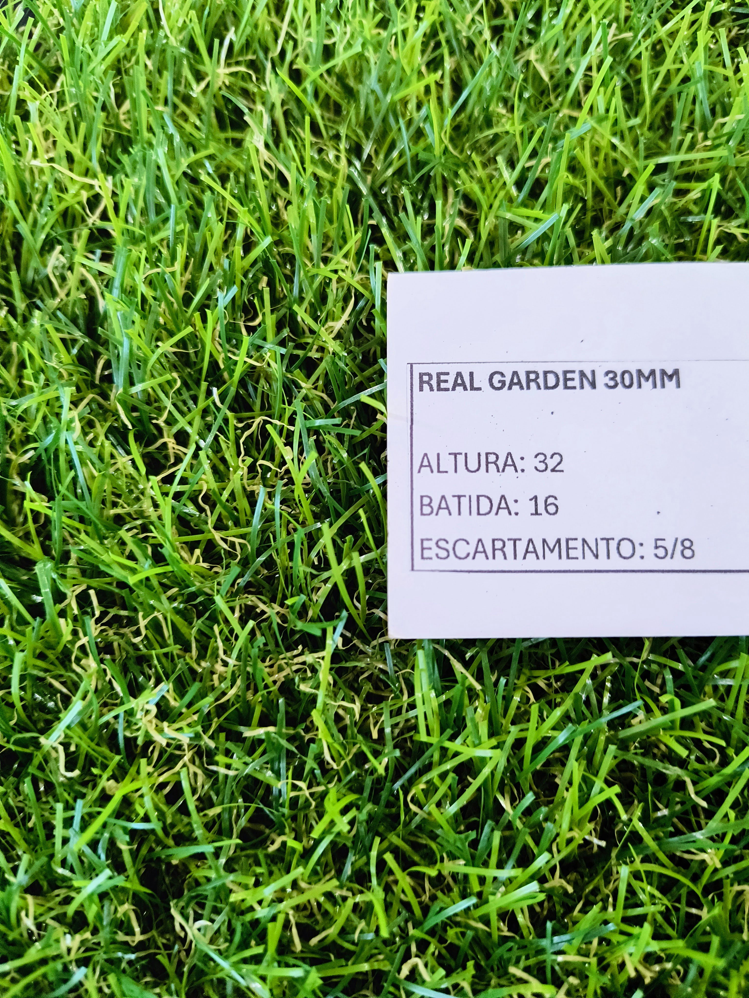 Grama Sintética 30mm Semelhante a Natural Para Piscinas Uso Interno e Externo Incomparável Qualidade